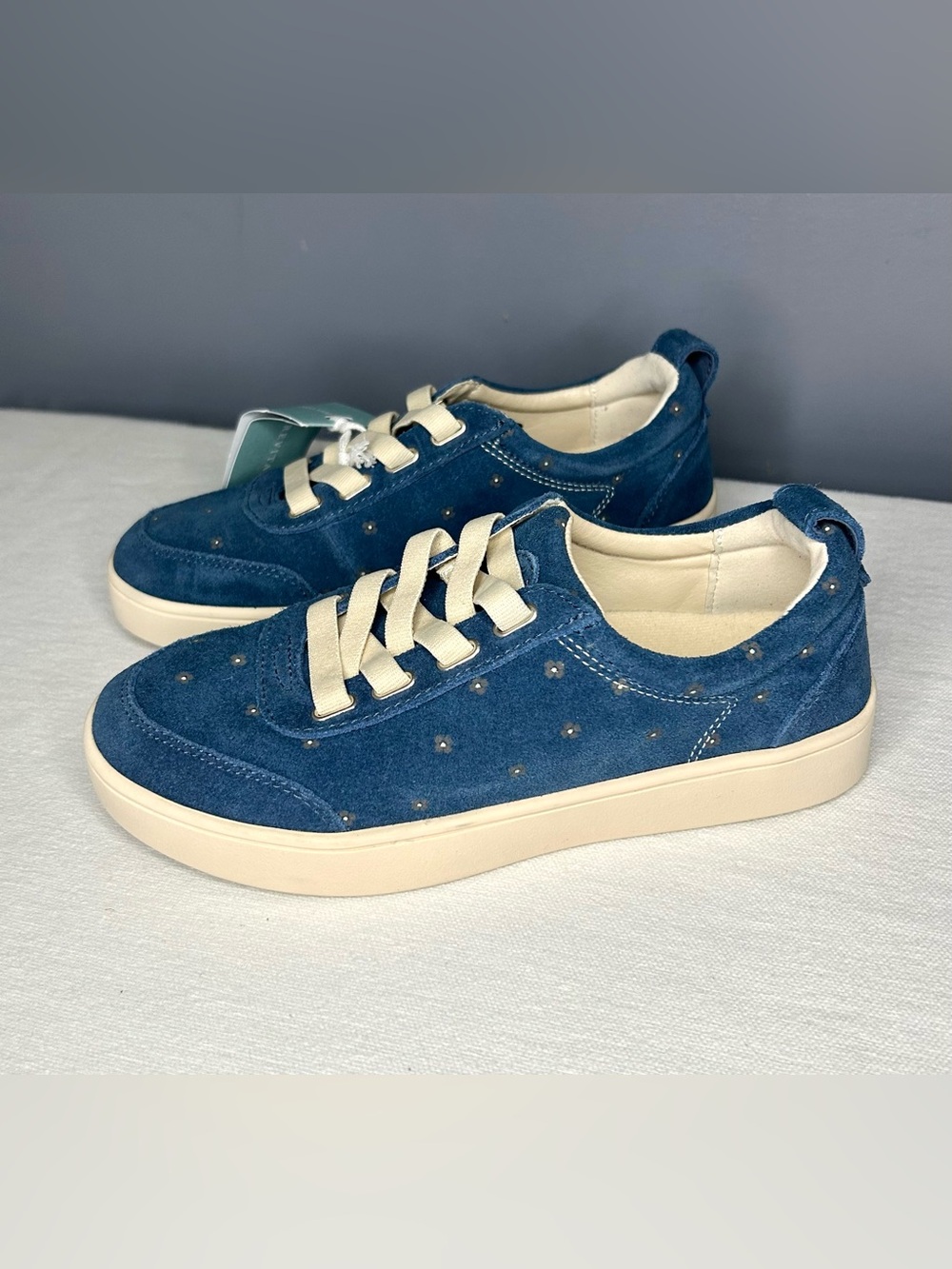 Revitalign Malibu Rue Shoes Womens 6.5 D / 37 Blue Suede Wide Comfort Sneaker